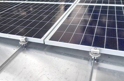 pv-kit-doppelstehfalzdach Anwendungsbild PV-Kit